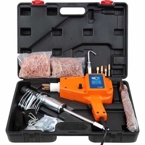 Spot welding device for studs, for ironing car bodies