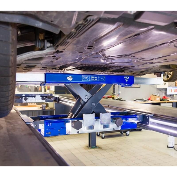 Extra wide pneumo-hydraulic jacking beam AC-Hydraulic 2.6 tons | Baltic Diag Extra wide pneumo-hydraulic jacking beam AC-Hydraulic 2.6 tons | Baltic Diag