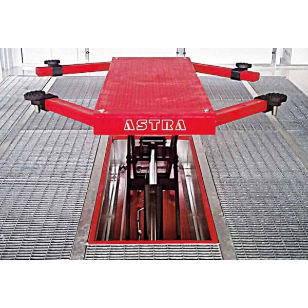 Mid-rise scissor lift for body painting work PrepLift