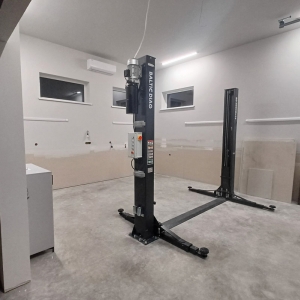 Double post lifter with electromagnetic safety locking, 3 + 3-steps arms 4t BD-4000EL33 | Baltic Diag