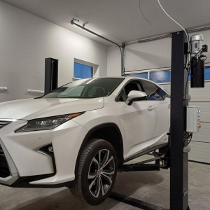 Double post lifter with electromagnetic safety locking, 3 + 3-steps arms 4t BD-4000EL33 | Baltic Diag