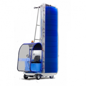 Self-propelled battery-powered bus and truck washing machine Speedy Wash PONY LX | Baltic Diag