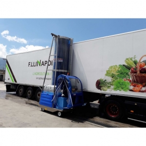 Self-propelled battery-powered bus and truck washing machine Speedy Wash PONY LX | Baltic Diag