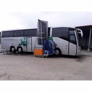 Self-propelled battery-powered bus and truck washing machine Speedy Wash PONY LX | Baltic Diag