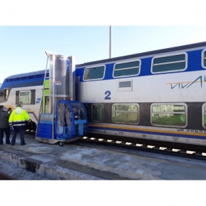 Self-propelled battery-powered bus and truck washing machine Speedy Wash PONY LX | Baltic Diag