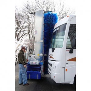 Self-propelled battery-powered bus and truck washing machine SW 626 LX | Baltic Diag