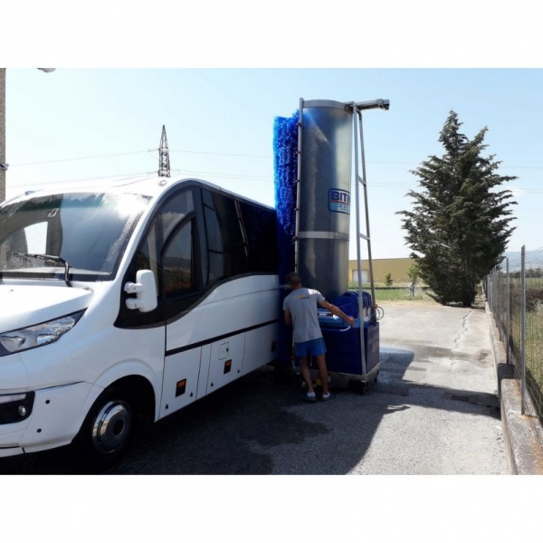 Self-propelled battery-powered bus and truck washing machine SW 626 LX | Baltic Diag