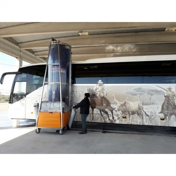 Self-propelled battery-powered washing machine for buses and trucks Speedy Wash 626 EZ | Baltic Diag