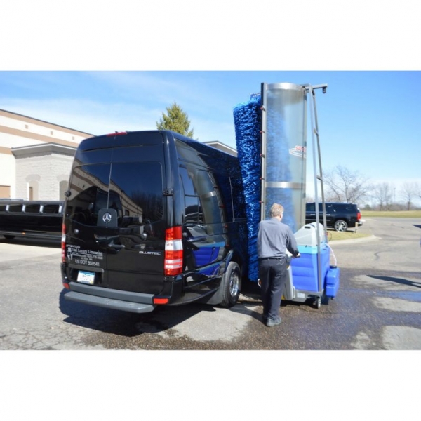 Self-propelled battery-powered washing machine for buses and trucks Speedy Wash 626 EZ | Baltic Diag