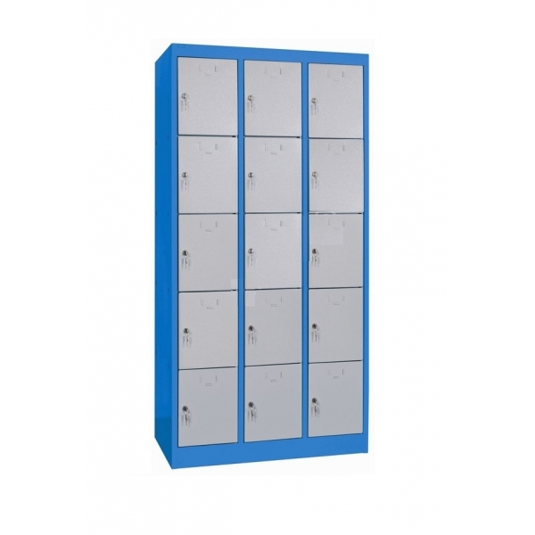 Closet of fifteen boxes Closet of fifteen boxes