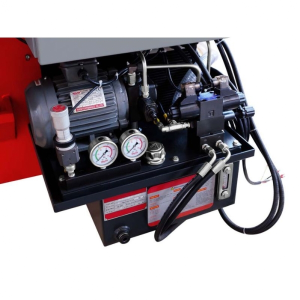 Metal turning lathe with Siemens 808D control and hydraulic clamping Holzmann | Baltic Diag