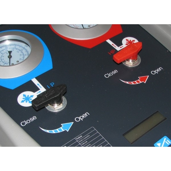 Semi-automatic air conditioning service station BD 220 | Baltic Diag