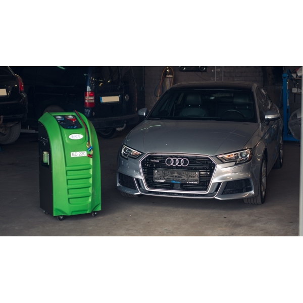 Semi-automatic air conditioning service station BD 220 | Baltic Diag