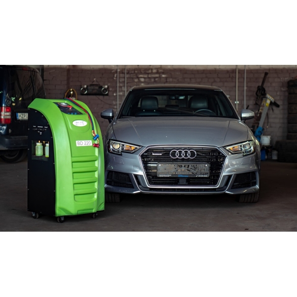 Semi-automatic air conditioning service station BD 220 | Baltic Diag