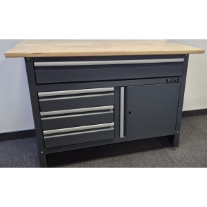 A workbench with a wooden surface | Baltic Diag A workbench with a wooden surface | Baltic Diag