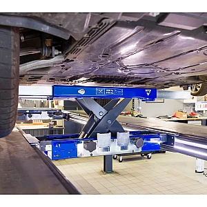 Īpaši plats pneimohidrauliskais ass pacēlājs AC Hydraulic, 2,6 t