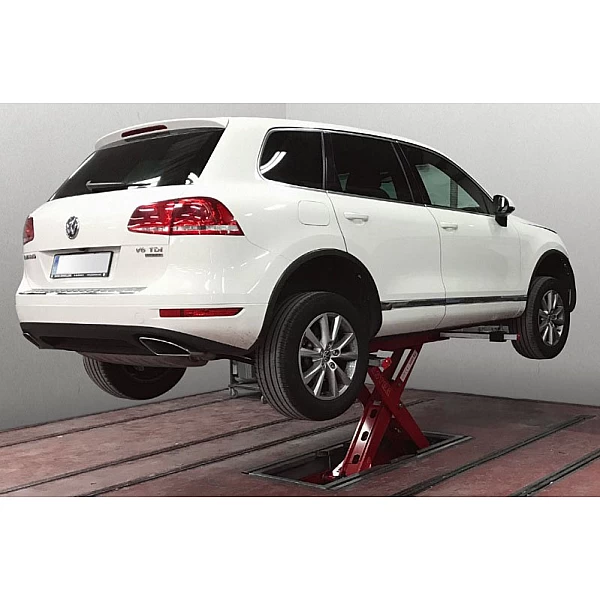 Mid-rise scissor lift for body painting work PrepLift