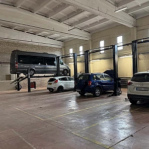 Četru statņu pacēlājs riteņu ģeometrijas regulēšanai, 5 t, BD-5AL
