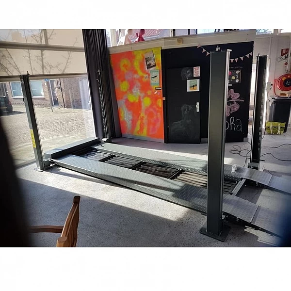 Četru balstu autostāvvietas pacēlājs Smaller