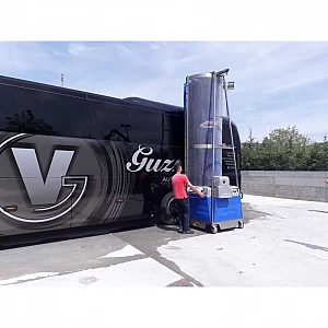 Pašgājēja autobusu un kravas automašīnu mazgāšanas iekārta ar dīzeļdzinēju Speedy Wash A225 LX-CH