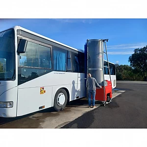 Pašgājēja autobusu un kravas automašīnu mazgāšanas iekārta ar dīzeļdzinēju Speedy Wash A225 LX-CH