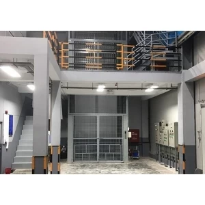 Four-column freight elevator with safety net