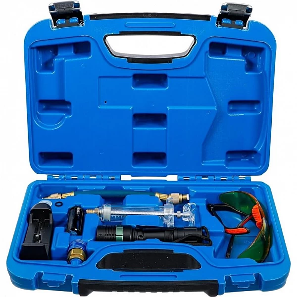 Air conditioning system leak detection kit with a 3 W UV Flashlight