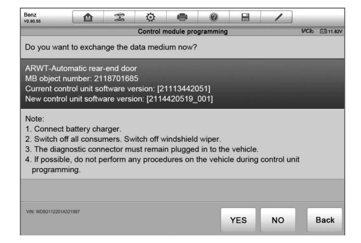ECU reprogramming programmatūras atjauninā&scaron;anas ekrāns AUTEL diagnostikas sistēmā